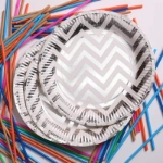 صورة White And Gold Wave Pattern Paper Plate